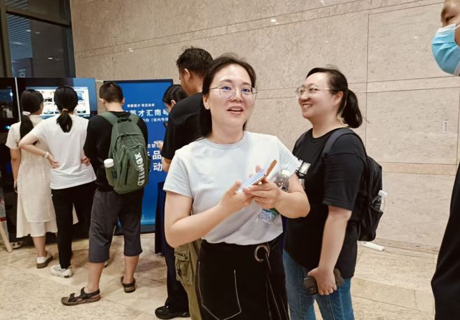 才汇南粤醇香咖啡赋能制造业人才盛会开元棋牌技诺无人咖啡机闪耀百万英(图4)